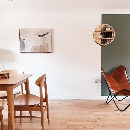 Hollybush Apartment, By Solace Stays Newport  Extérieur photo