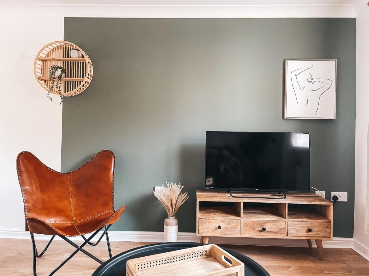 Hollybush Apartment, By Solace Stays Newport  Extérieur photo
