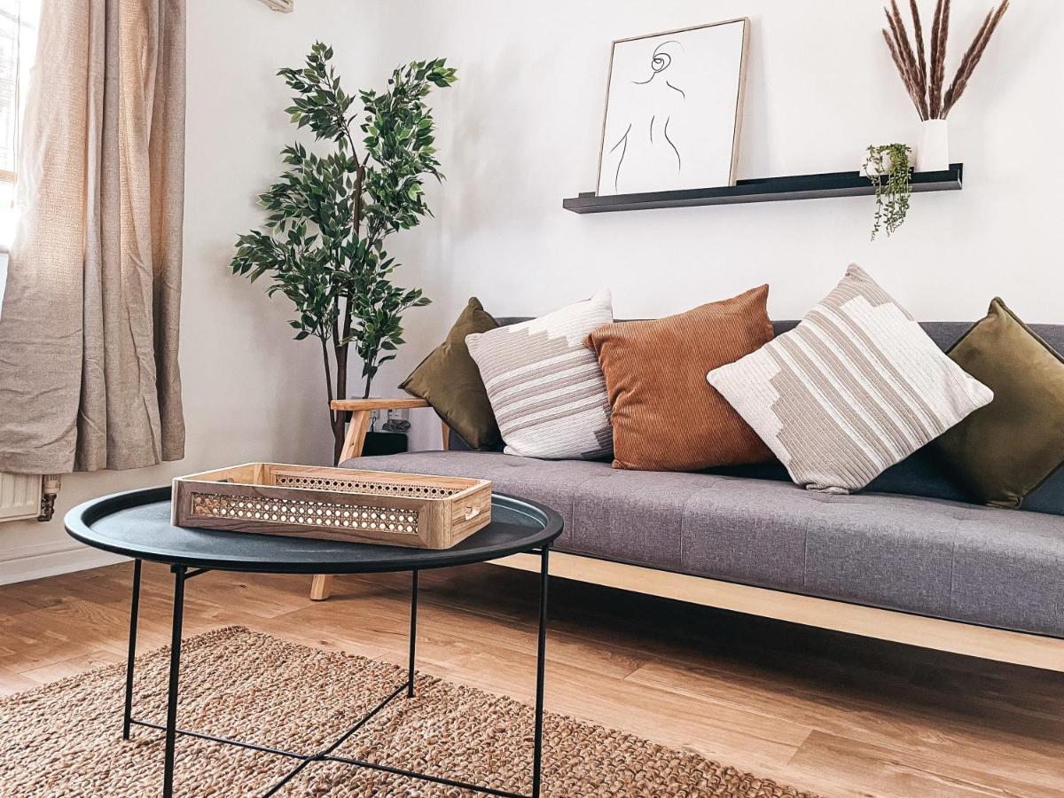 Hollybush Apartment, By Solace Stays Newport  Extérieur photo