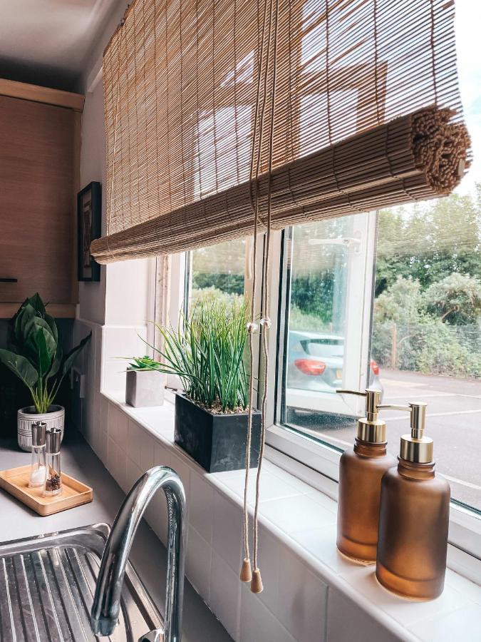 Hollybush Apartment, By Solace Stays Newport  Extérieur photo