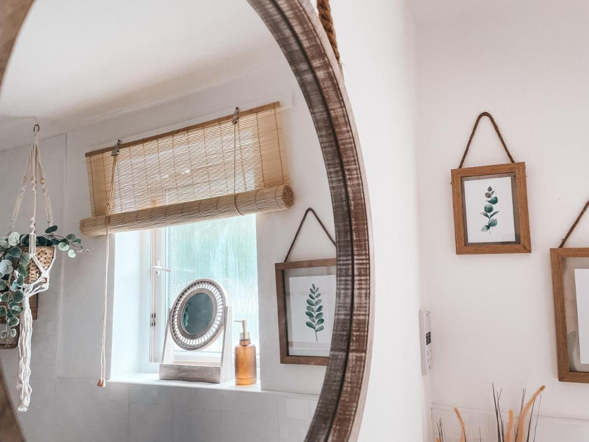 Hollybush Apartment, By Solace Stays Newport  Extérieur photo