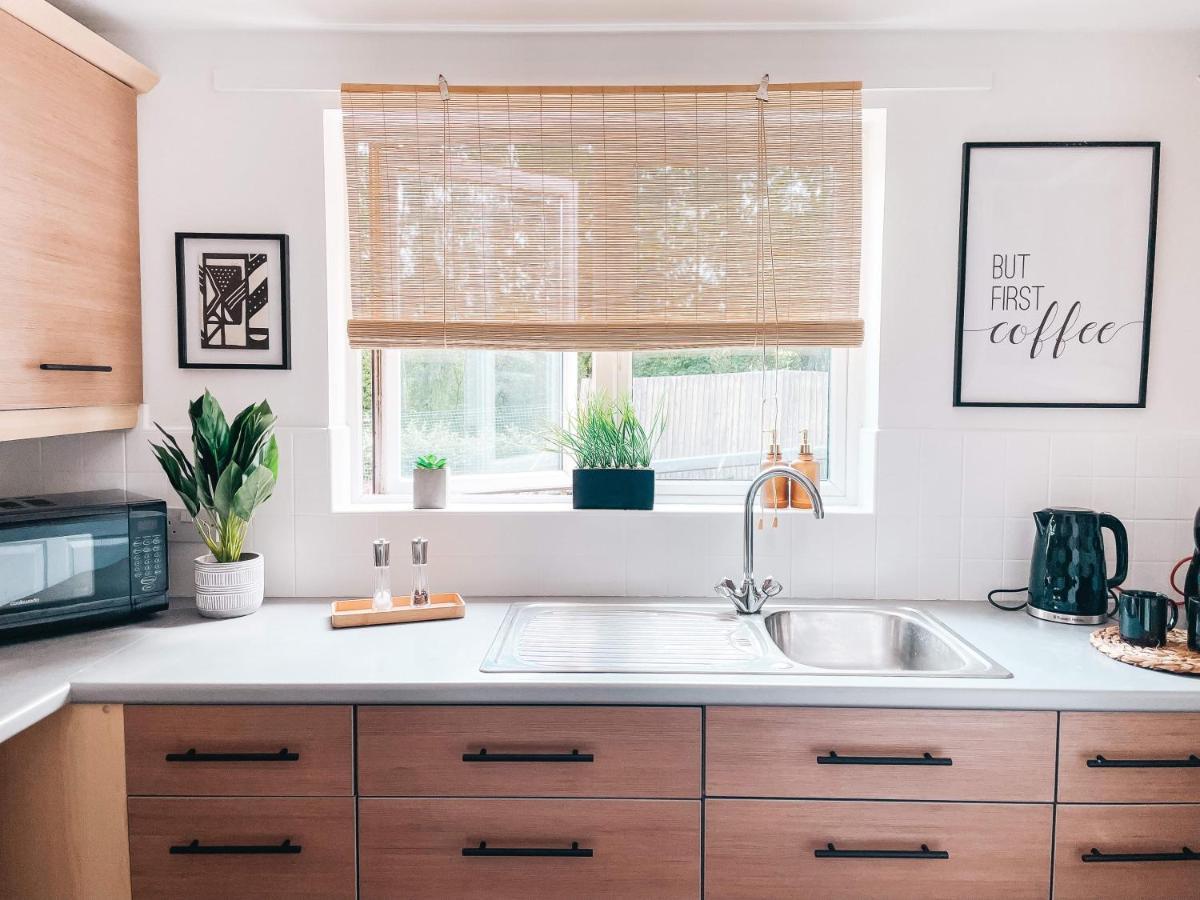 Hollybush Apartment, By Solace Stays Newport  Extérieur photo